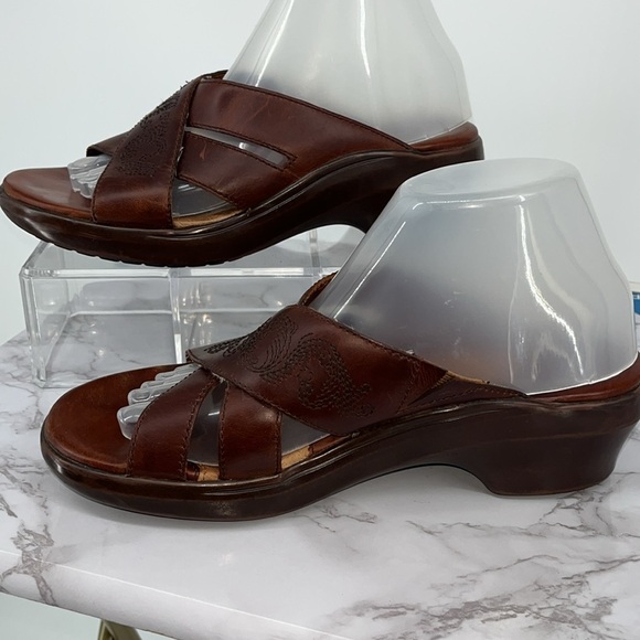 ARIAT Brown Leather Crossover Sandals Open Toe Style 96722 Size 8B Classic - Picture 2 of 12